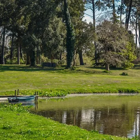 Les Nympheas, Peaceful Haven & Private Pond Villa *