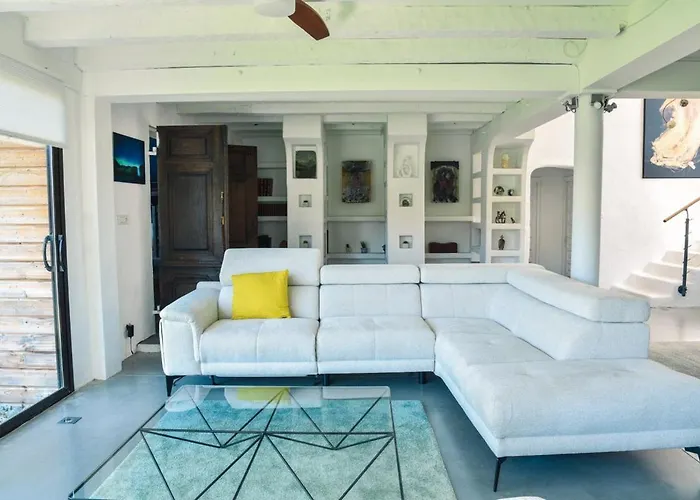 Les Nympheas, Peaceful Haven & Private Pond Villa